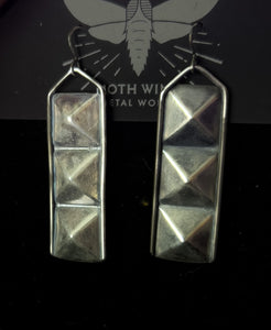 Light studded earrings